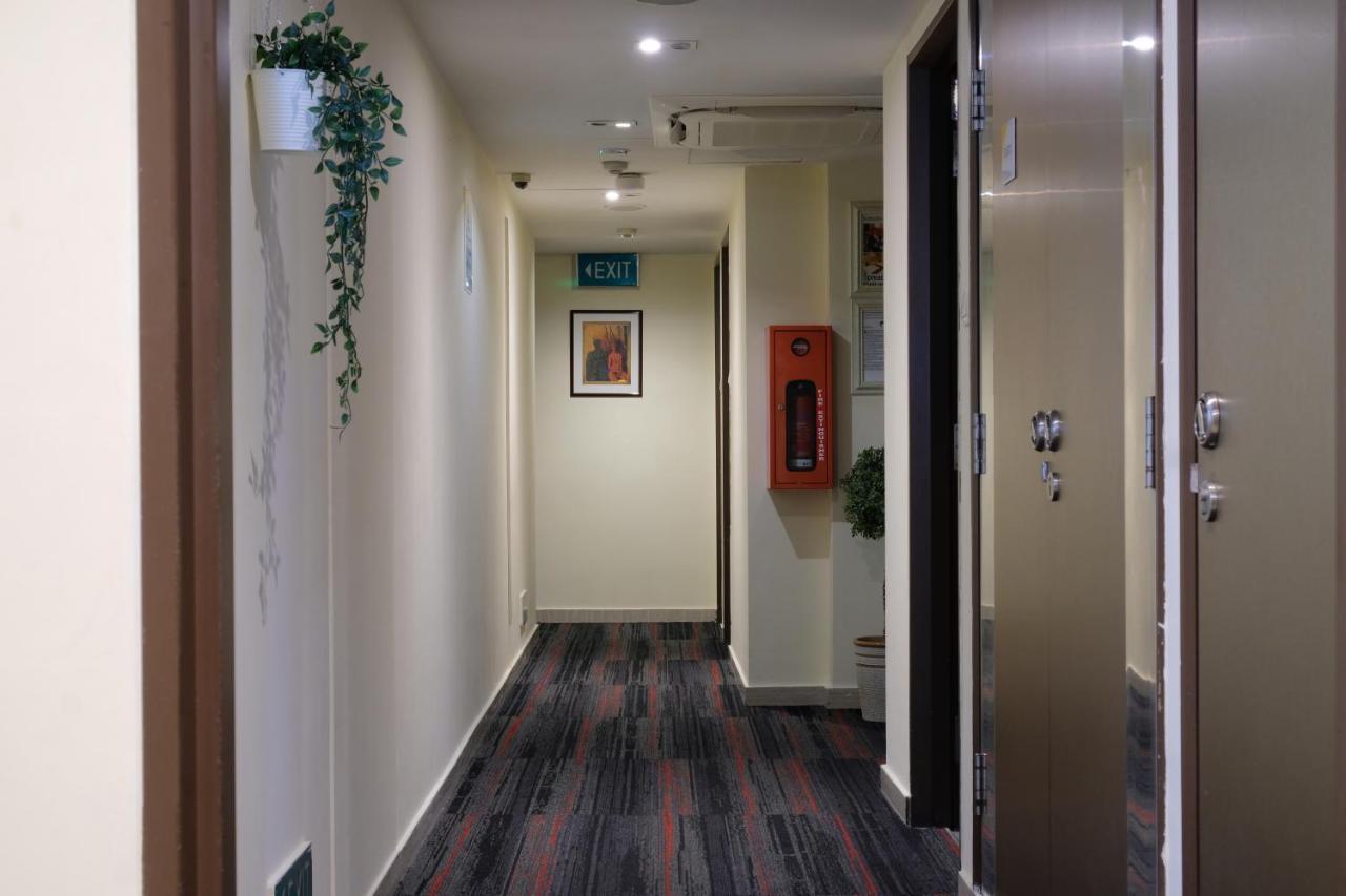 Single Sharing Room And Short Hours Stay At Sandpiper Hotel Szingapúr Kültér fotó
