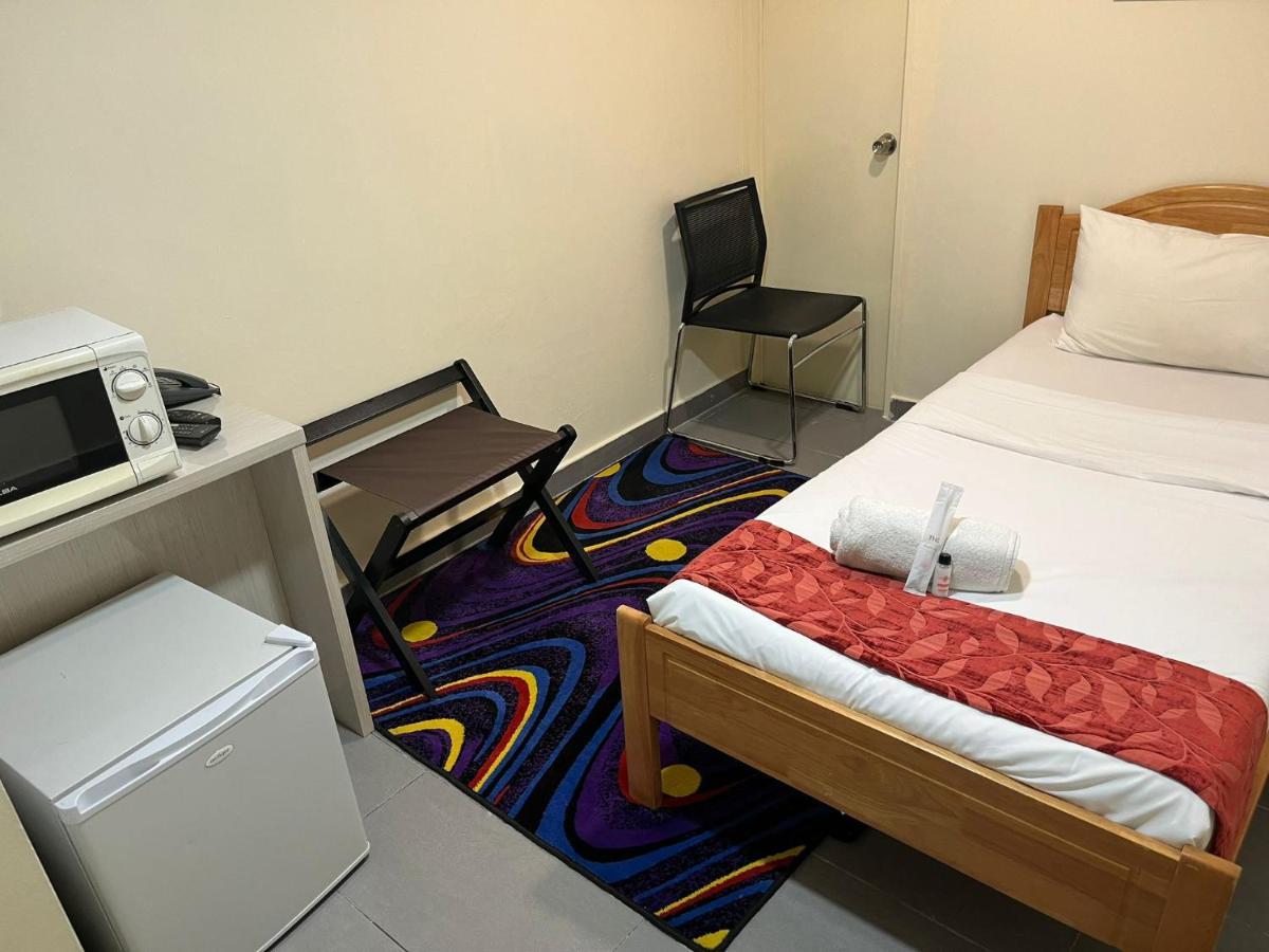 Single Sharing Room And Short Hours Stay At Sandpiper Hotel Szingapúr Kültér fotó